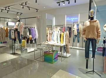 橱窗模特 服装店女装零售的视觉营销核心